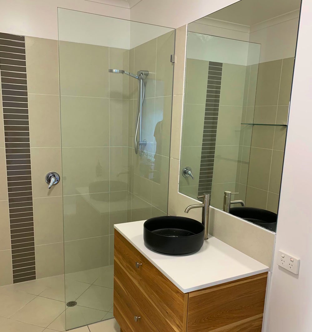 Frameless vs Framed Shower Screens: Bathroom Pros and Cons